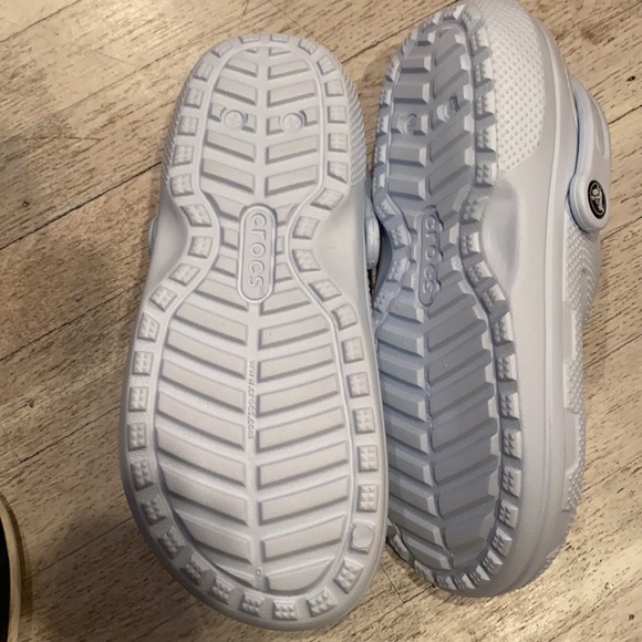 Blue Crocs with Jibbitz  Fur lining Nic toasty & warm size 8 nwot… - Picture 8 of 11